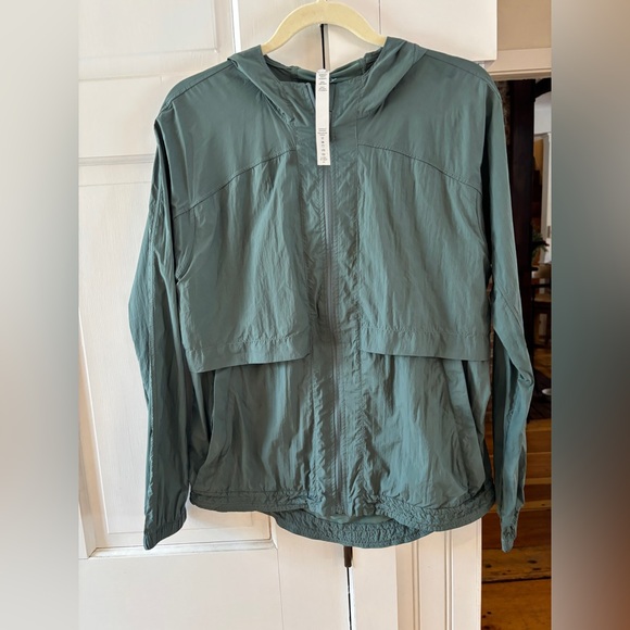 Lululemon Hood Lite in Grey Eucalyptus size 6, hood, pockets. Zip up, drawstring - Picture 4 of 9